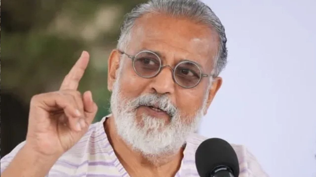 आंदोलनाआधी ताब्यात घेतलं, मुंबई पोलिसांनी सोडल्यानंतर तुषार गांधींची पहिली प्रतिक्रिया, म्हणाले... आंदोलनाआधी ताब्यात घेतलं, मुंबई पोलिसांनी सोडल्यानंतर तुषार गांधींची पहिली प्रतिक्रिया, म्हणाले...