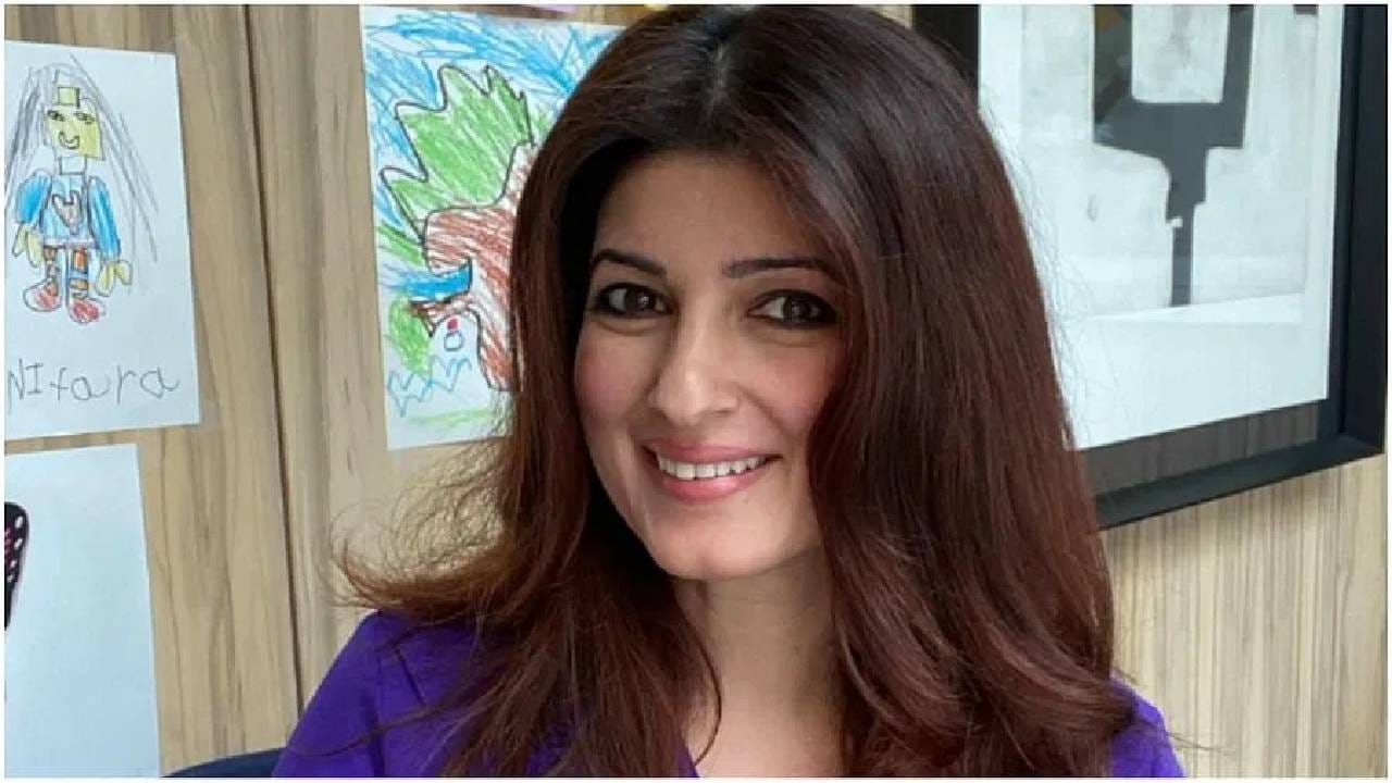 ट्विंकल खन्नाने अभिनेत्री शेफाली शाहसोबतचा एक व्हिडिओ आपल्या अधिकृत इंस्टाग्राम अकाउंटवर पोस्ट केला आहे. या व्हिडीओमध्ये ती शेफाली शाहशी संवाद साधताना दिसत आहे. हा व्हिडीओ ‘ट्वीक इंडिया बुक’ने आयोजित केलेल्या एका खास कार्यक्रमातील आहे. या कार्यक्रमात ट्विंकलने कपाटातील जुन्या कपड्यांसोबत ती काय करते हे सांगितले आहे.
