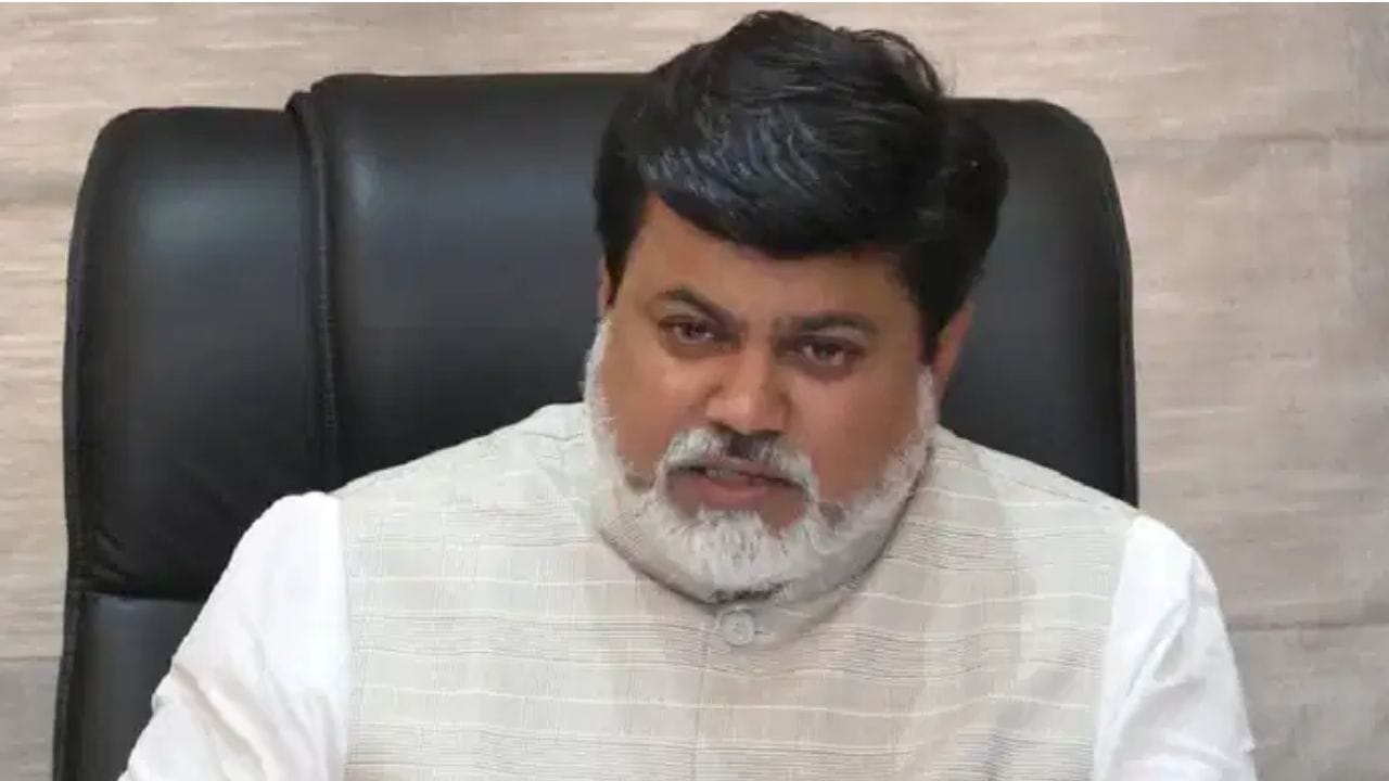 महायुतीमध्ये मोठी बंडखोरी, भाजपच्या अडचणी वाढल्या, उदय सामंत यांची मोठी घोषणा महायुतीमध्ये मोठी बंडखोरी, भाजपच्या अडचणी वाढल्या, उदय सामंत यांची मोठी घोषणा