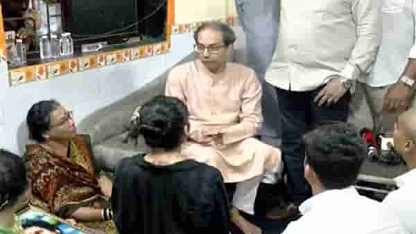 जवळ जाऊन बसले, धीर देत म्हणाले जोपर्यंत...उद्धव ठाकरेंकडून पूर्णेकरांच्या कुटुंबीयांची भेट, काय आश्वासन दिलं?