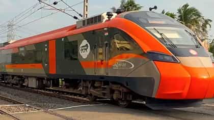 एका 'वंदे भारत ट्रेन'ची निर्मिती करण्यासाठी किती खर्च येतो?.