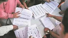 मतदार यादीत नाव नोंदणीसाठी राज्यात विशेष मोहीम, नागरिकांच्या मदतीसाठी ‘१९५०’ हेल्पलाइन सुरू