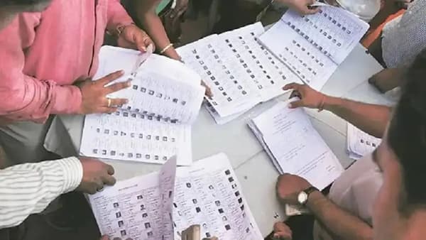 मतदार यादीत नाव नोंदणीसाठी राज्यात विशेष मोहीम, नागरिकांच्या मदतीसाठी ‘१९५०’ हेल्पलाइन सुरू