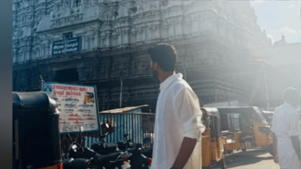 कसलाच माज नाही, स्टार क्रिकेटपटूने चक्क रस्त्यावर स्वत:च्या हाताने दिलं जेवण, Video Viral
