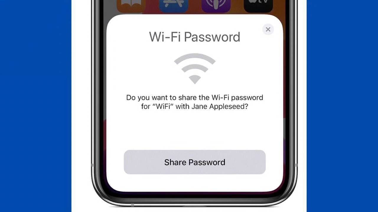 तुमच्या मोबाईलचं Wi-Fi सुरू असताना फोन आसपास उपलब्ध असलेल्या नेटवर्कचा शोध घेऊ शकतो. तुम्ही यापूर्वी वापरलेल्या आणि सेव्ह केलेल्या नेटवर्कशी तो काही परिस्थितींमध्ये आपोआप कनेक्टही होऊ शकतो. उदाहरणार्थ, कॅफे, विमानतळ, रेल्वे स्टेशन किंवा शॉपिंग मॉलमध्ये तुम्ही यापूर्वी वापरलेल्या सार्वजनिक Wi-Fi नेटवर्कशी तुमचा फोन पुन्हा जोडला जाऊ शकतो. मात्र, प्रत्येक सार्वजनिक नेटवर्क सुरक्षित असेलच असं नाही. असुरक्षित नेटवर्कचा वापर केल्यास तुमच्या ऑनलाइन गोपनीयतेला धोका निर्माण होऊ शकतो. काही परिस्थितींमध्ये सायबर गुन्हेगार नेटवर्कमधील कमकुवत सुरक्षेचा फायदा घेण्याचा प्रयत्न करू शकतात. HTTPS मुळे इंटरनेटवरील अनेक प्रकारच्या डेटाला संरक्षण मिळत असलं, तरी अनोळखी नेटवर्क वापरताना सावधगिरी बाळगणं आवश्यक आहे.