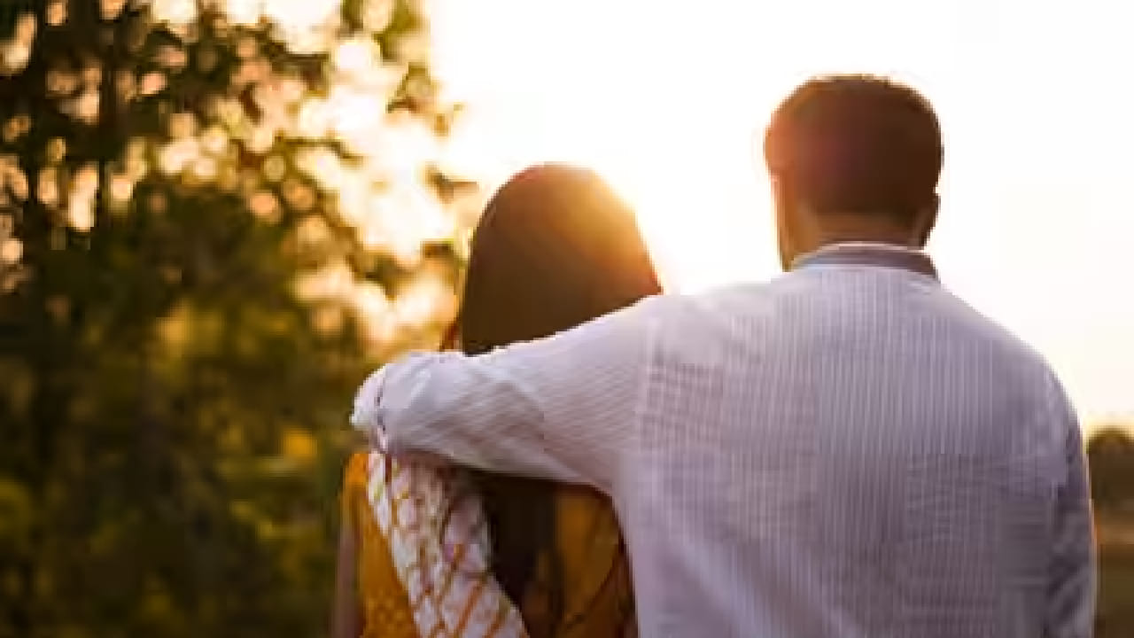 या काळात स्वतःच्या गरजा, जोडीदारासोबतचा वेळ आणि नात्यातील भावनिक जवळीक यांना अधिक महत्त्व दिले जाऊ शकते. YouGov च्या सहकार्याने Ashley Madison ने केलेल्या सर्वेक्षणानुसार, 45 टक्के महिलांना वयाच्या 40 वर्षांनंतरचा काळ आयुष्यातील सर्वोत्तम काळ वाटतो, असा दावा संबंधित अहवालात करण्यात आला आहे.